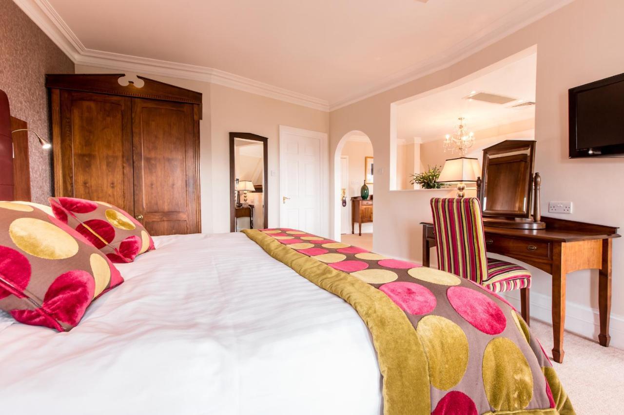 The Culloden Estate And Spa Holywood  Exterior foto A bedroom at the hotel