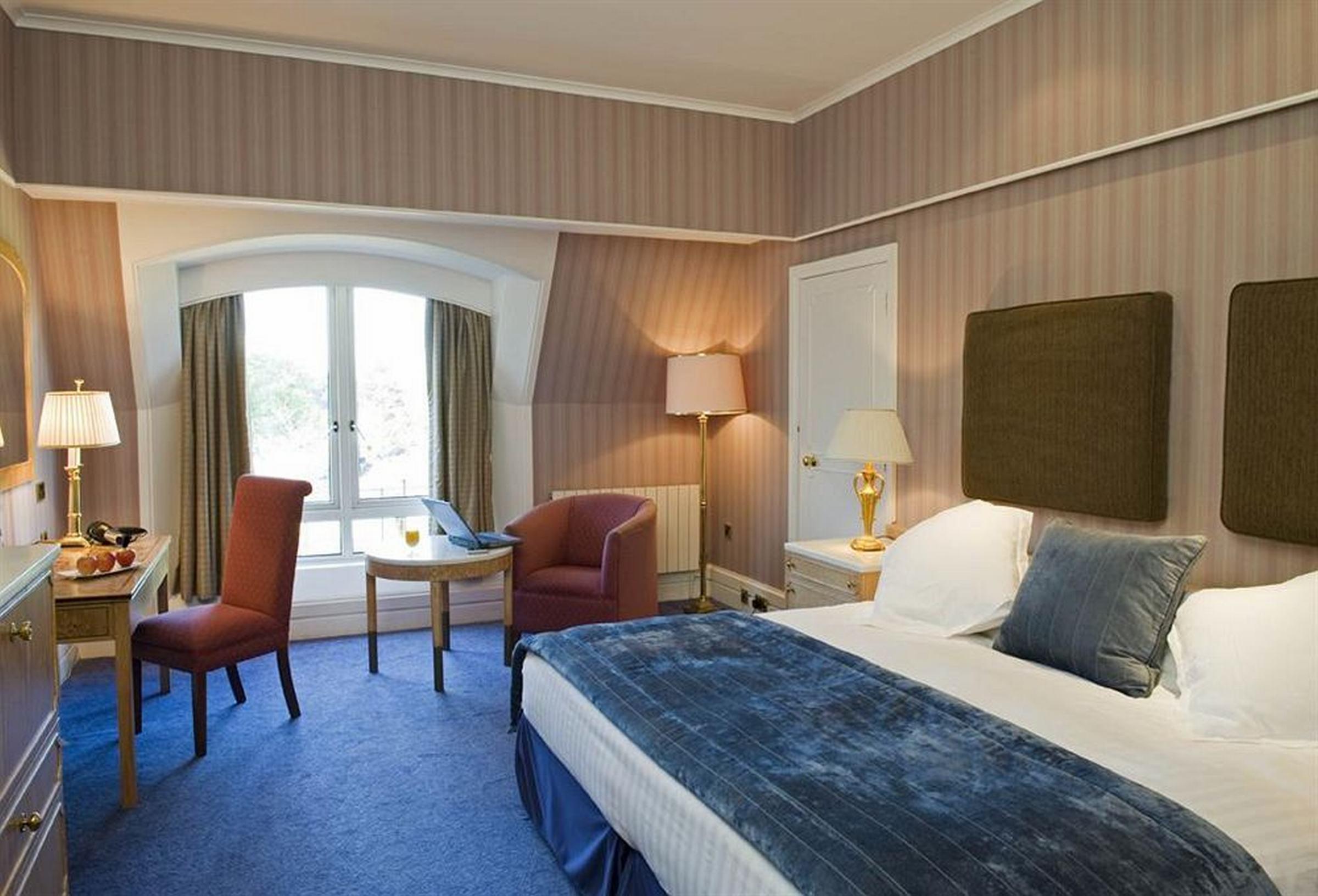 The Culloden Estate And Spa Holywood  Habitación foto A room at the hotel